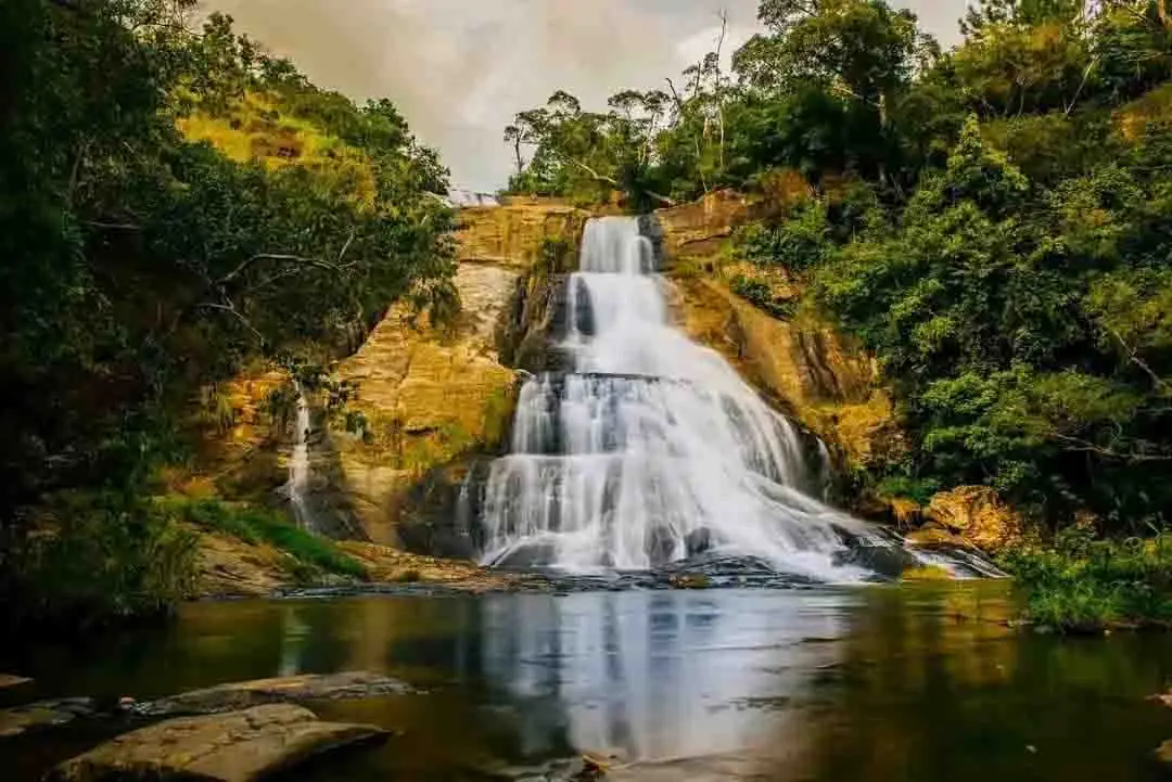 Upper Diyaluma majestic rock pool waterfall pools